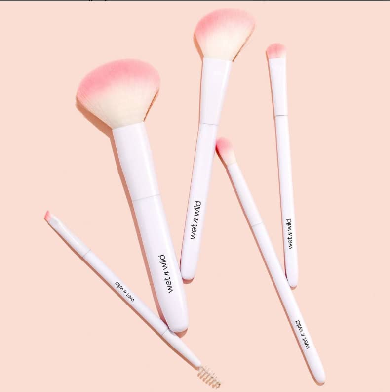 Wet N Wild Contour Brush, Makeup Brush For Sculpting, Highlighting, Blending, Ultra-Plush Fibers, Ergonomic Handle