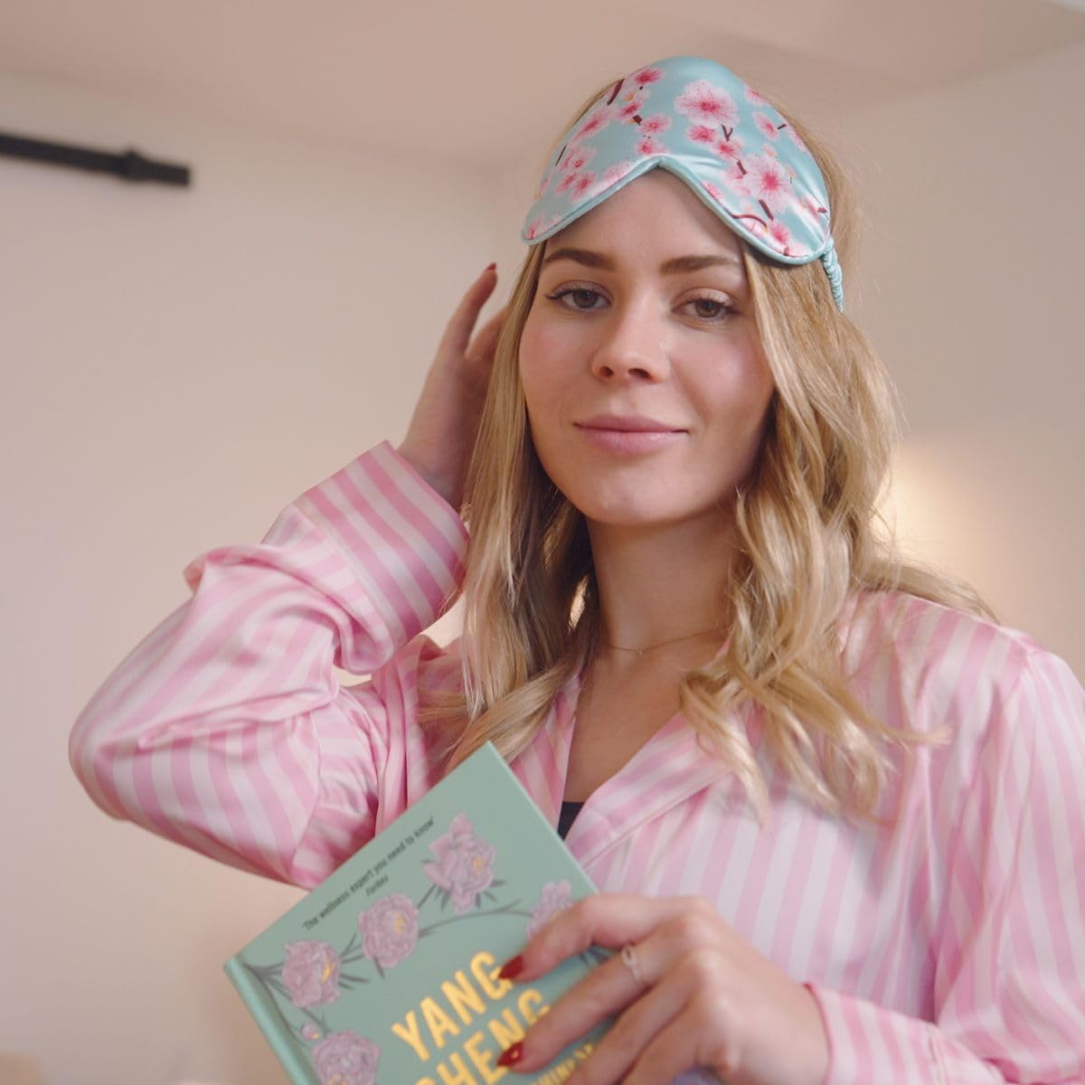 Smug Satin Sleep Mask & Eye Mask | Travel Sleep Masks For Women & Men | Soft Sleeping Eye Mask To Nourish Skin & Reduce Dark Cir